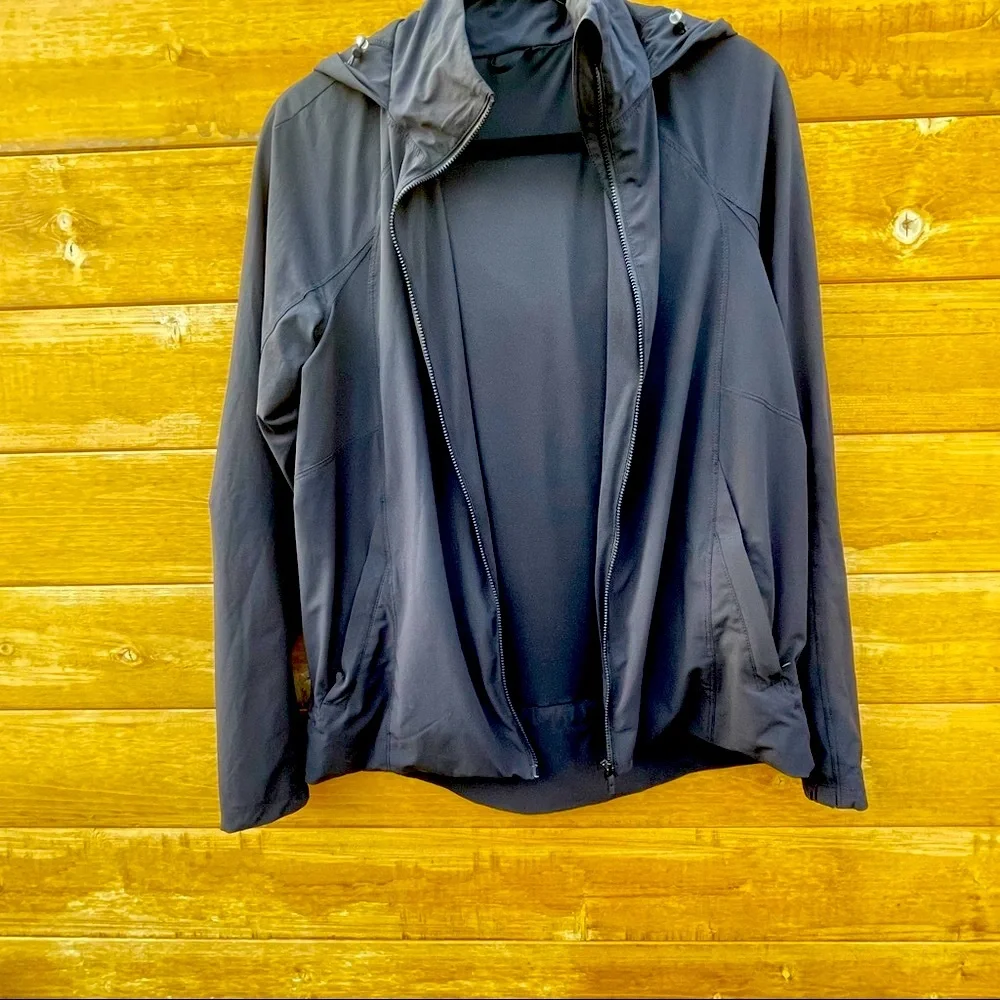 Lululemon Black Women Jacket with Hoodie and lining Size 4